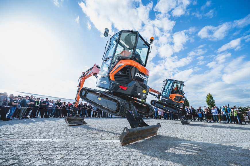 GARNEA FÊTE SON 30ÈME ANNIVERSAIRE ET OUVRE UNE NOUVELLE CONCESSION DOOSAN